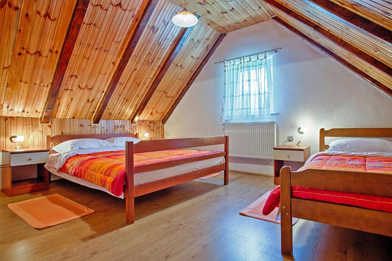 Andrea In Sertic Poljana - Haus Fuer 6 Personen Plitvička Jezera Dış mekan fotoğraf