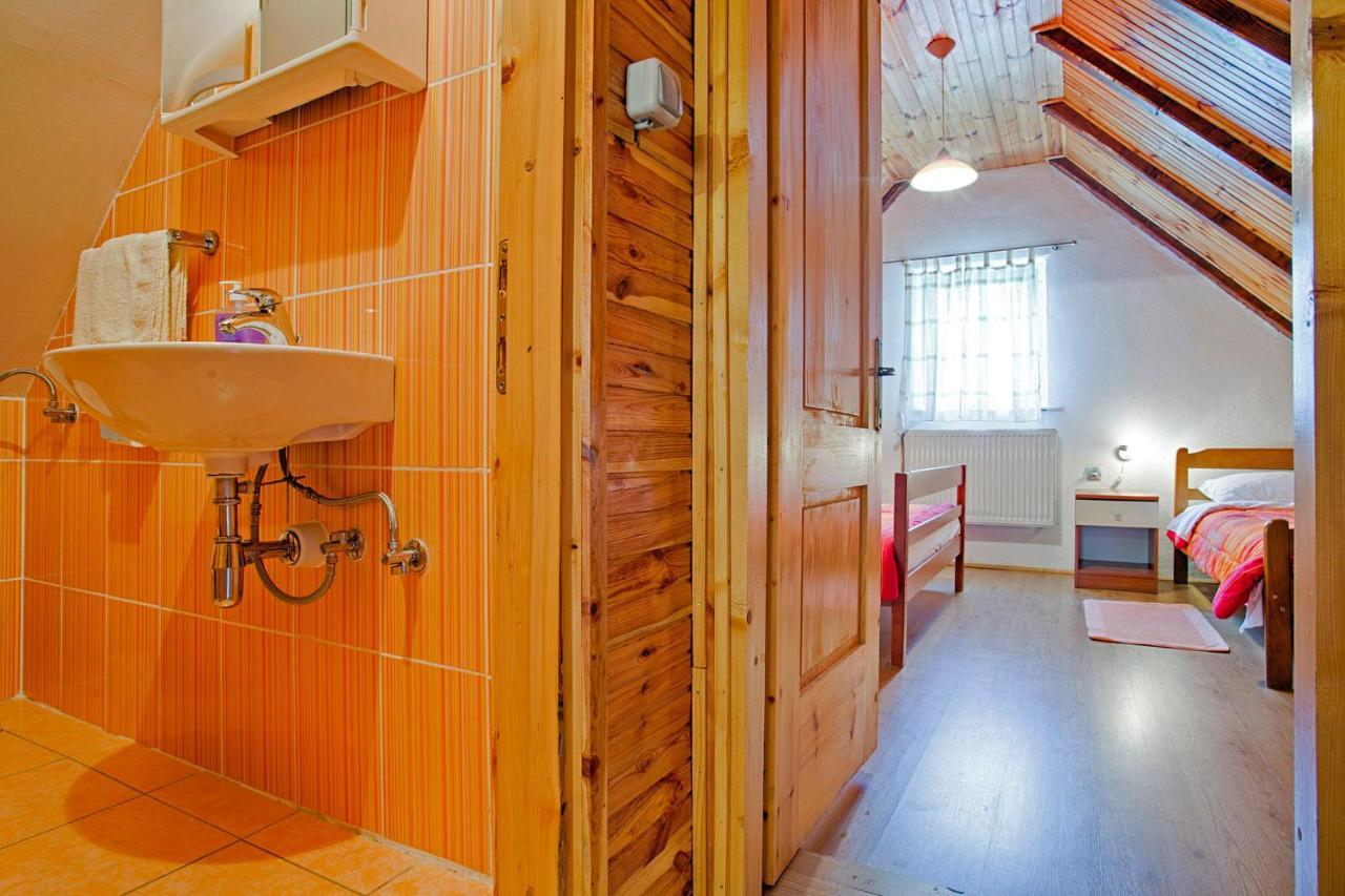 Andrea In Sertic Poljana - Haus Fuer 6 Personen Plitvička Jezera Dış mekan fotoğraf