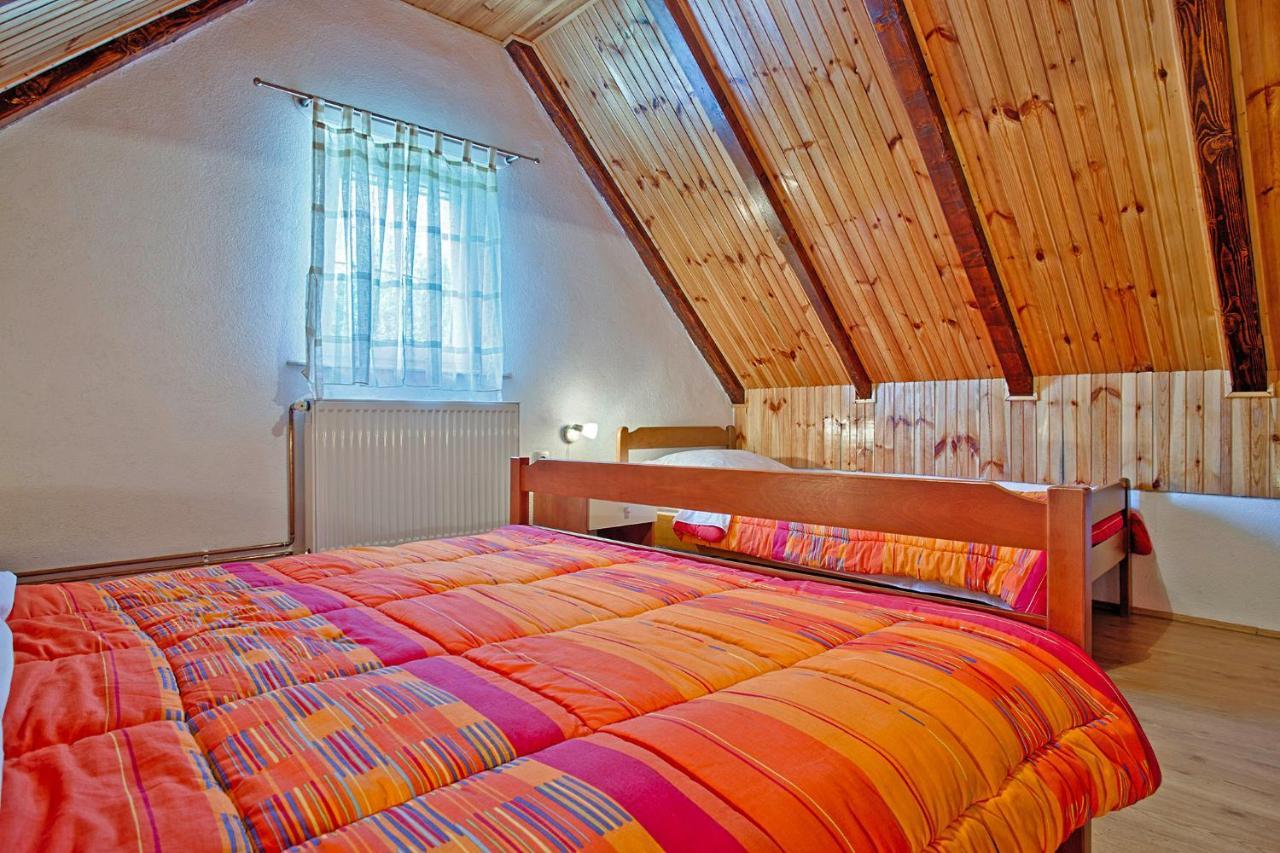 Andrea In Sertic Poljana - Haus Fuer 6 Personen Plitvička Jezera Dış mekan fotoğraf